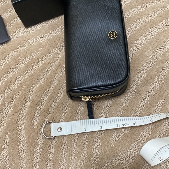 Authentic Chanel clutch or toiletry bag - Picture 10 of 11